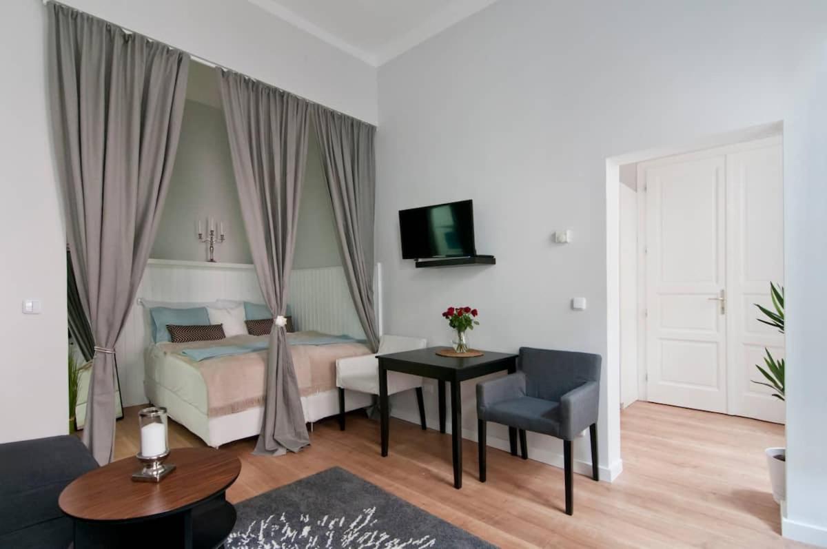 ⍟Luxurious And Bright⍟ 5 Min Walk To City Center Apartment Viena Exterior foto